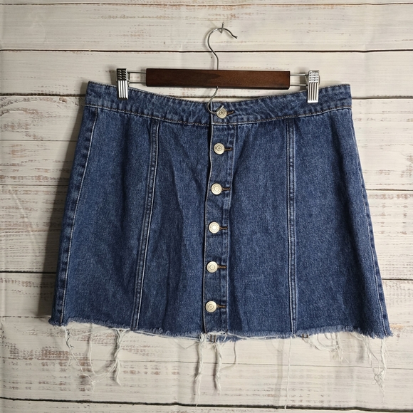 Aero Distressed Button-up Mini Denim Skirt Womans Size 14 - Picture 1 of 4